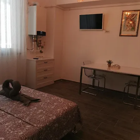 Hush Studio Mamaia Nord
